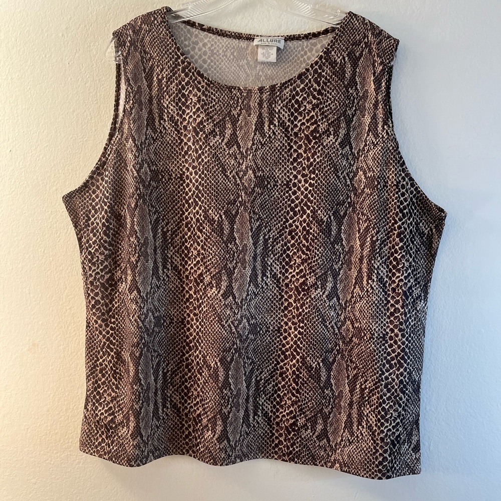 Allure sleeveless shirt.  Size:  3X